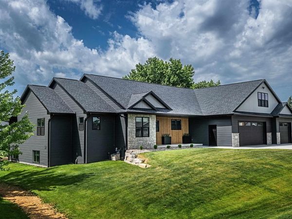 805 E EVERGREEN DRIVE, Kaukauna, WI 54130