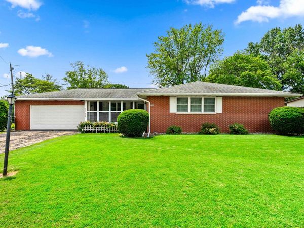 820 W TETON Drive, Peoria, IL 61614