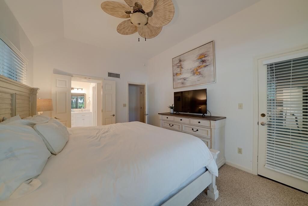 5557 Green Dolphin Way Photo 11