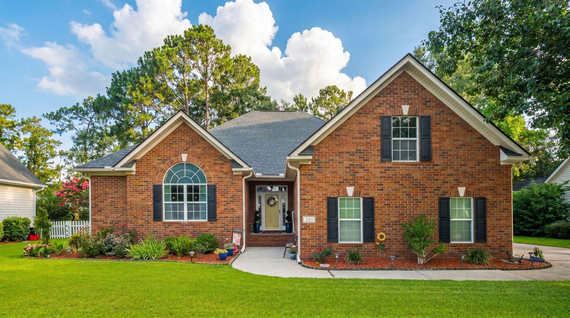 209 Gleneagles Drive Photo 1