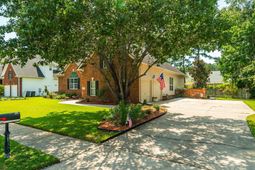 209 Gleneagles Drive photo 4