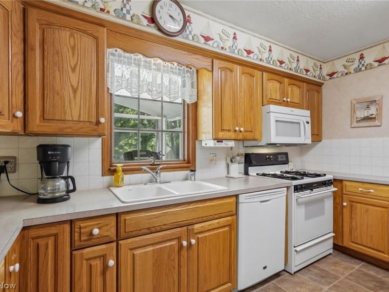 17590 Vermont Street, Grafton, OH 44044 Photo 13