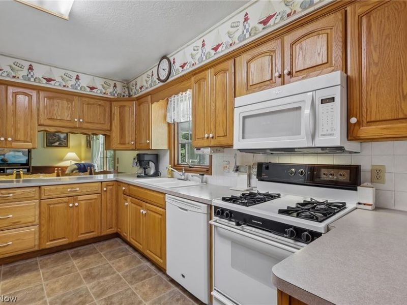 17590 Vermont Street, Grafton, OH 44044 Photo 14