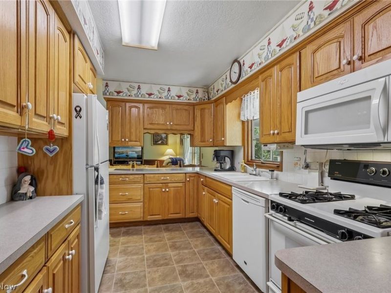 17590 Vermont Street, Grafton, OH 44044 Photo 16
