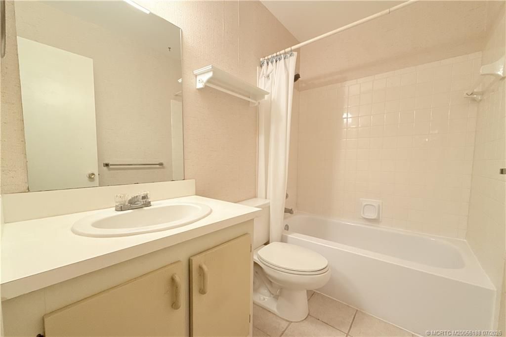 6531 SE Federal Highway , Unit J202, Stuart, FL 34997 Photo