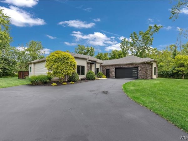 574 N Ellicott Creek Rd , Amherst, NY 14228