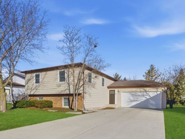 766 Michigan Avenue , South Elgin, IL 60177