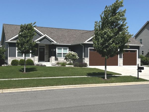 1909 Constitution Street , Sycamore, IL 60178