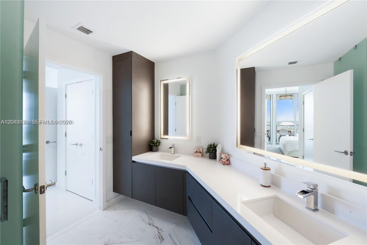 851 NE 1st Ave , Unit 3308, Miami, FL 33132 Photo