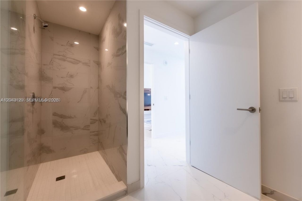 851 NE 1st Ave , Unit 3308, Miami, FL 33132 Photo
