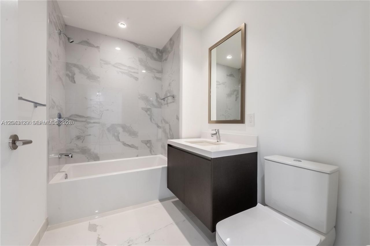 851 NE 1st Ave , Unit 3308, Miami, FL 33132 Photo