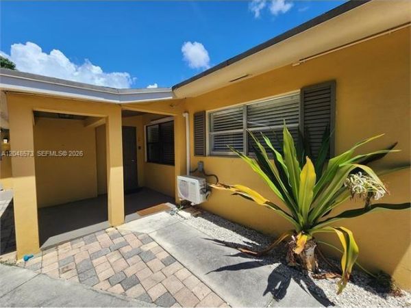 2032 NE 26th St, Unit 2, Wilton Manors, FL 33305