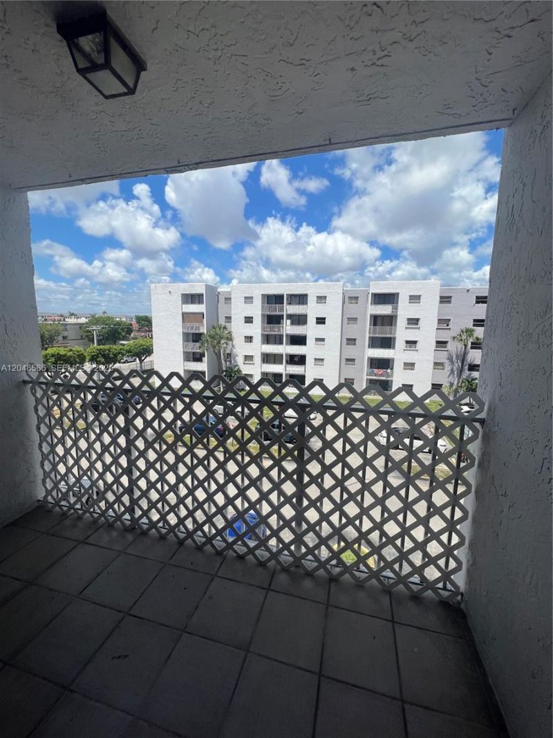 8145 NW 7th St , Unit 405, Miami, FL 33126 Photo