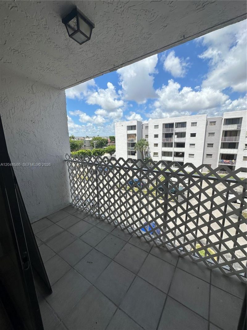 8145 NW 7th St , Unit 405, Miami, FL 33126 Photo