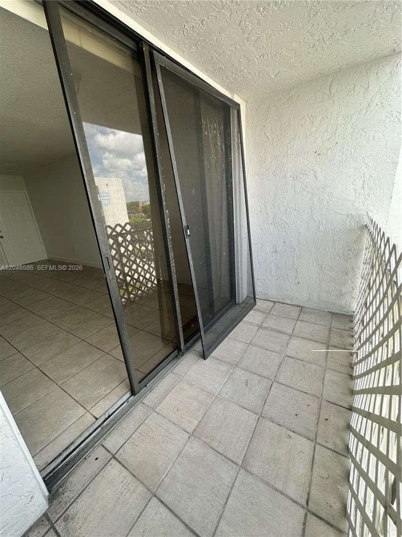 8145 NW 7th St , Unit 405, Miami, FL 33126 Photo