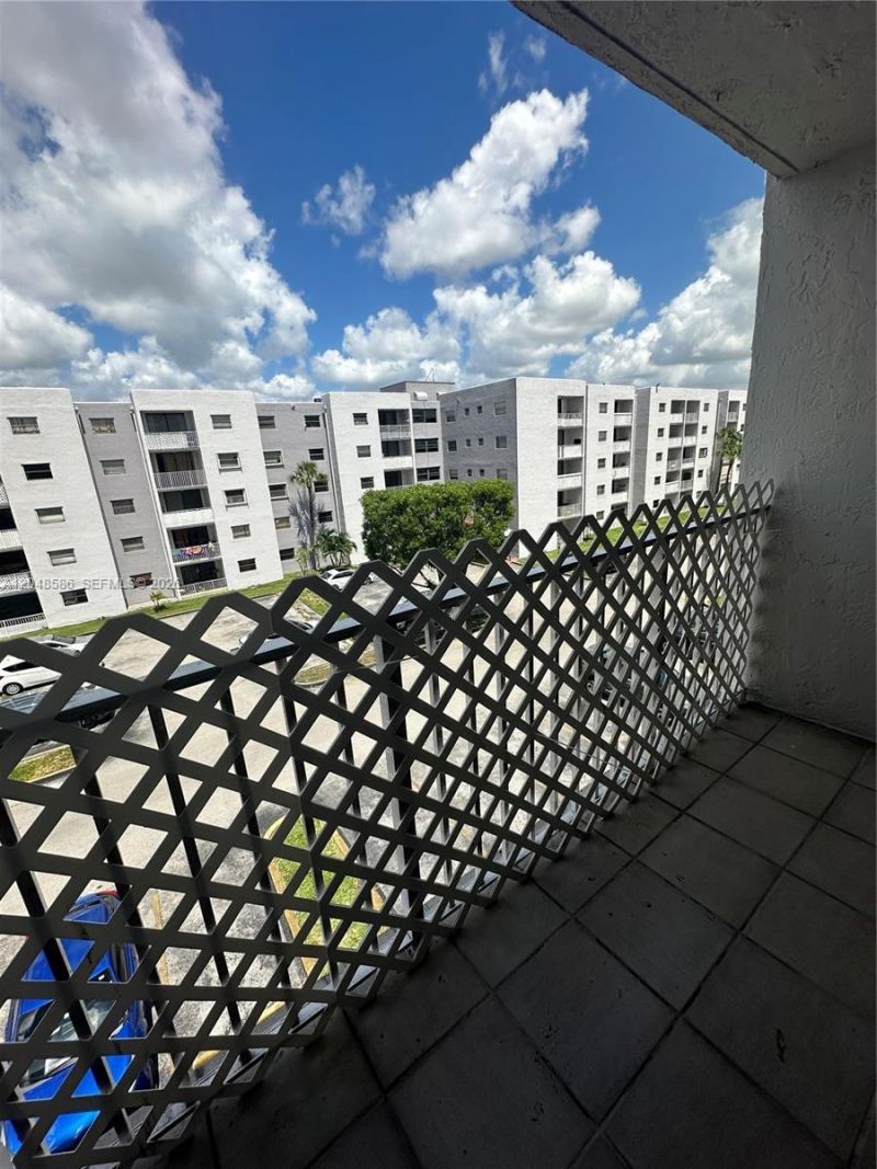 8145 NW 7th St , Unit 405, Miami, FL 33126 Photo