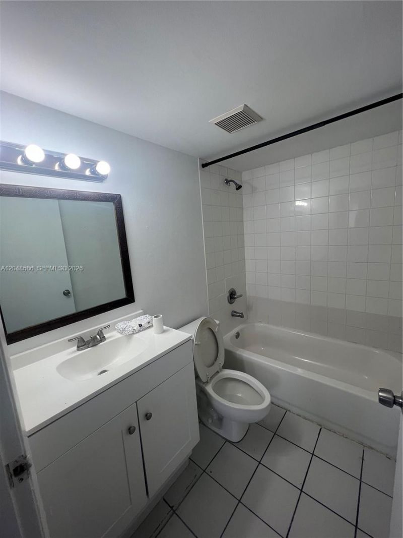 8145 NW 7th St , Unit 405, Miami, FL 33126 Photo