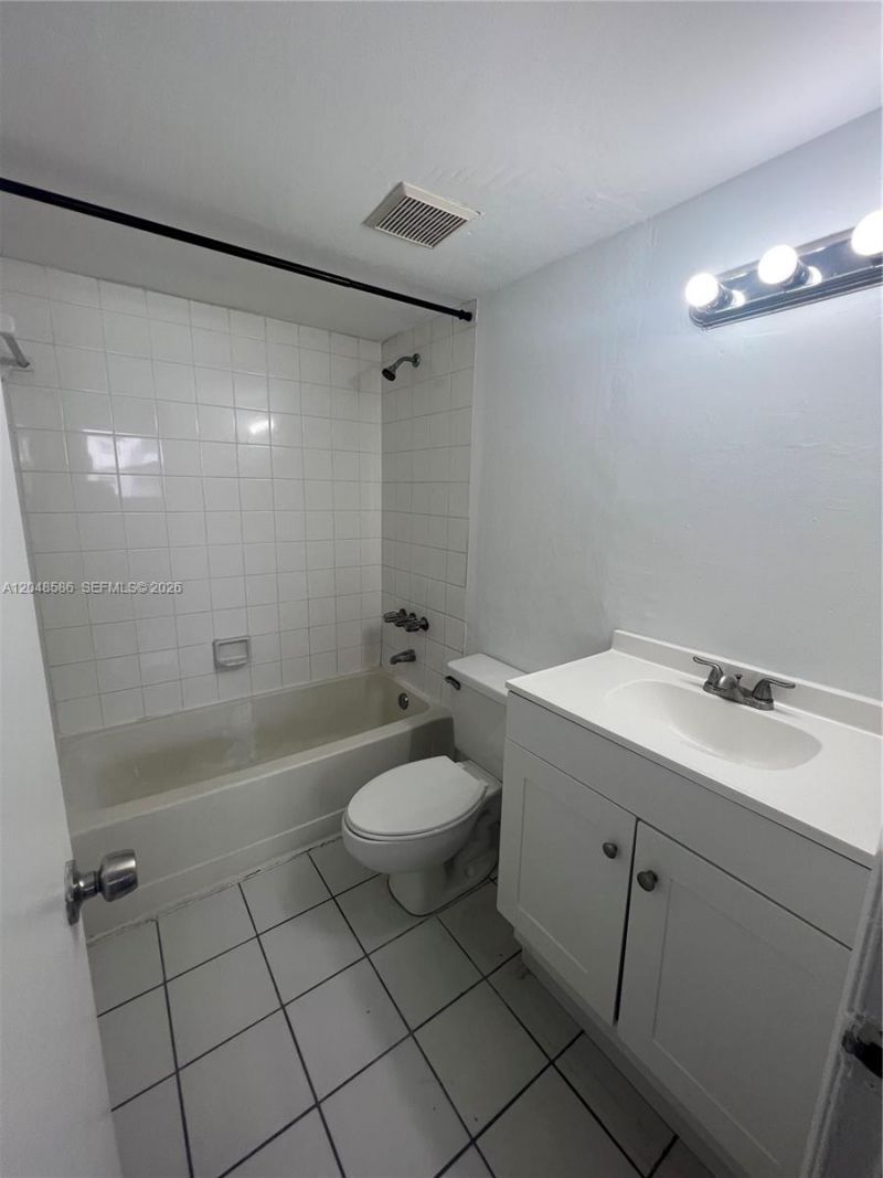 8145 NW 7th St , Unit 405, Miami, FL 33126 Photo