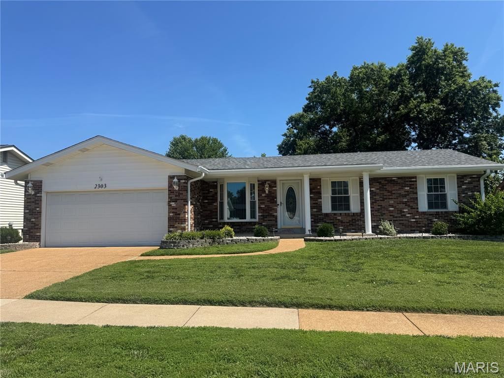 2303 Broken Horse Lane, Saint Louis, MO 63129 Main Photo
