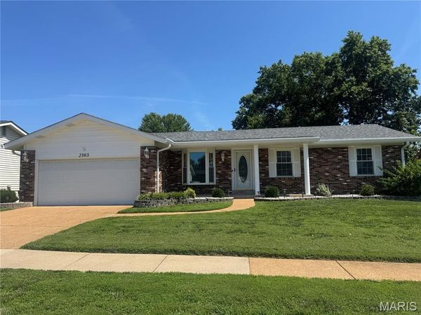2303 Broken Horse Lane , St Louis, MO 63129