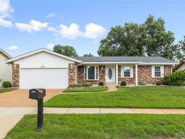 2303 Broken Horse Lane, St Louis, MO 63129