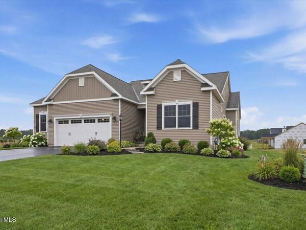 6 Clover Leaf Drive, Halfmoon, NY 12065