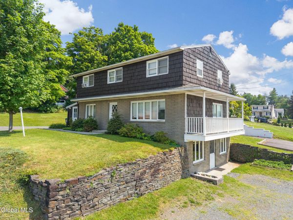 2 Sunset Road, Rensselaer, NY 12144