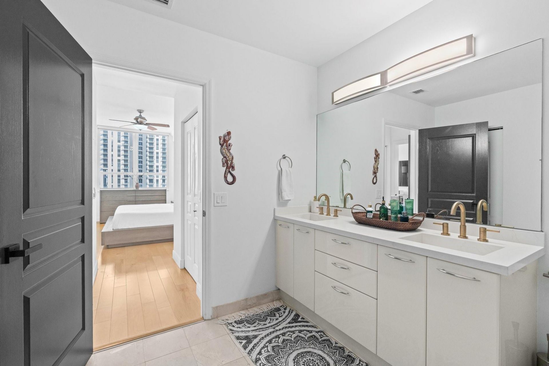 350 SE 2nd Street, Unit 2960, Fort Lauderdale, FL 33301 Photo