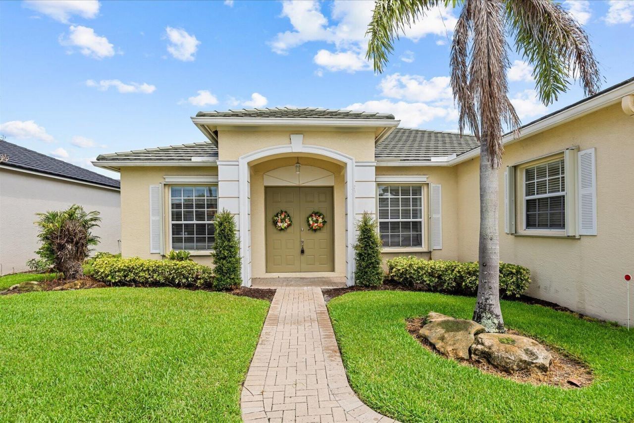 535 SW Lake Manatee Way, Port Saint Lucie, FL 34986 Photo