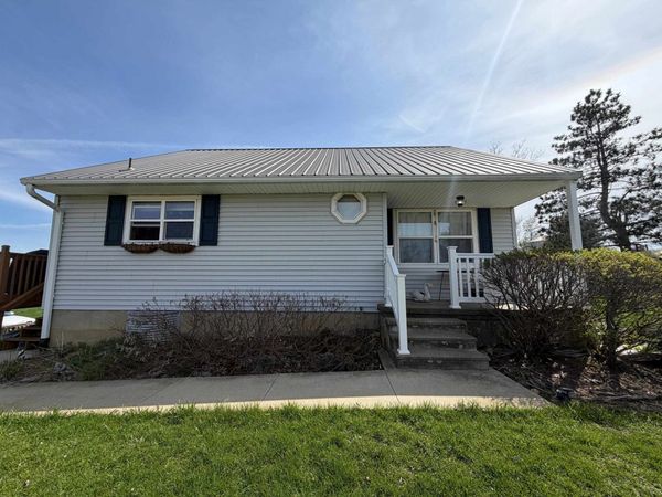 17191 208th Street, Zwingle, IA 52079
