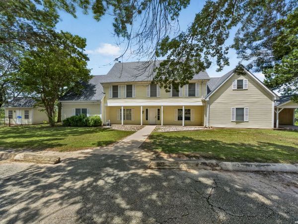 2634 County Road 4713, LaCoste, TX 78039