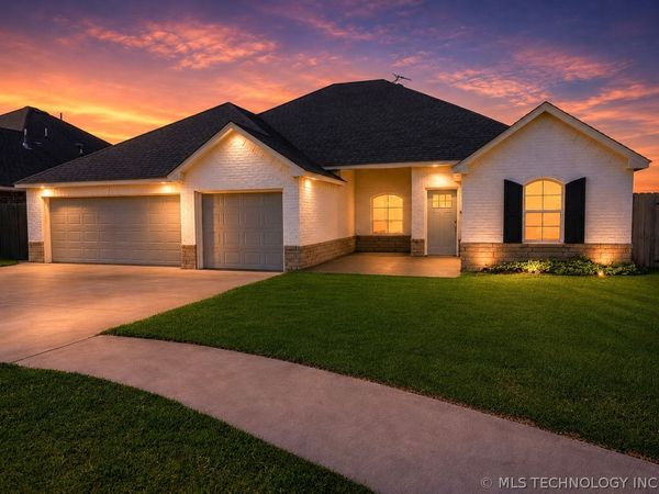 2807 Falling Leaves Drive, Weatherford, OK 73096