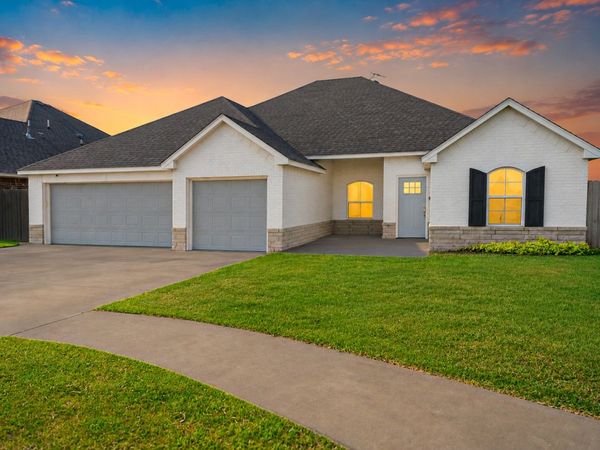2807 Falling Leaves Drive, Weatherford, OK 73096