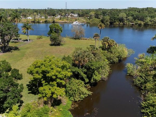233 De Soto AVE , LABELLE, FL 33935