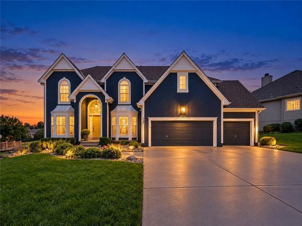 725 SW Winterwalk Lane, Lee's Summit, MO 64081
