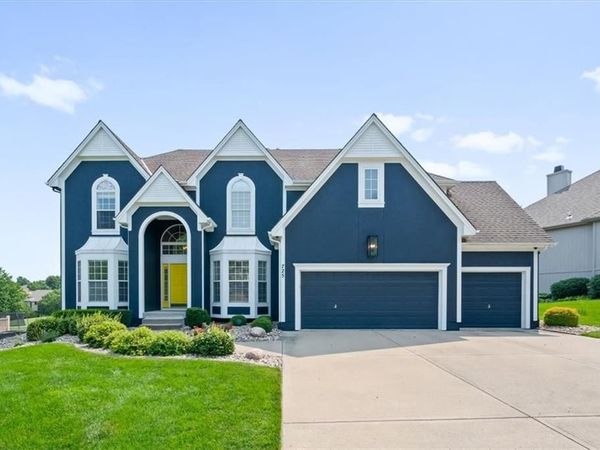 725 SW Winterwalk Lane, Lee's Summit, MO 64081