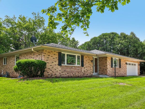 364 Robins Run, Burlington, WI 53105
