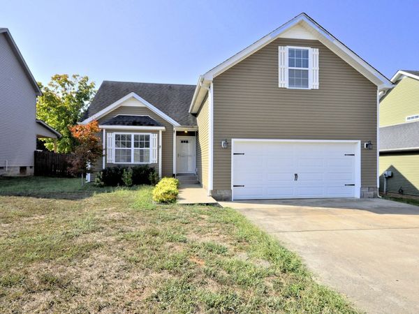 404 LESLIE WOOD DR, Clarksville, TN 37040