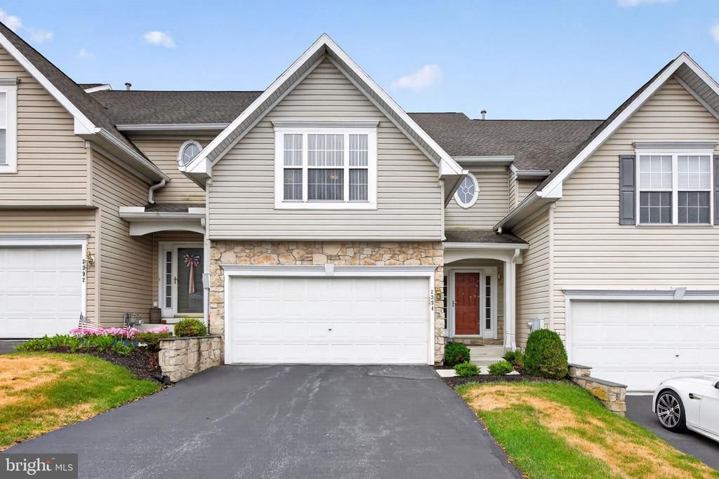 2394 E Slater Hill Lane E, Unit 12, York, PA 17406 Main Photo