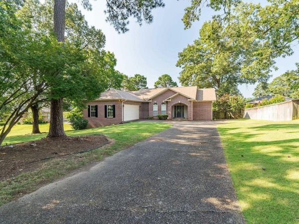 300 TANGLEWOOD Road, Hot Springs, AR 71913