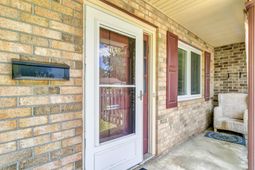 5038 Foxwood Drive photo 4