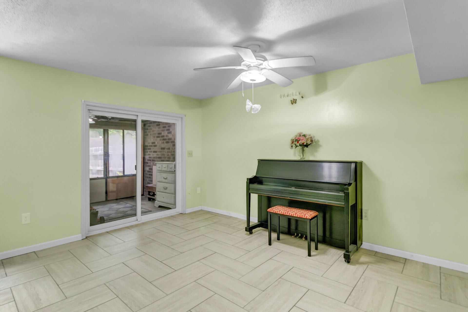 5038 Foxwood Drive Photo 7