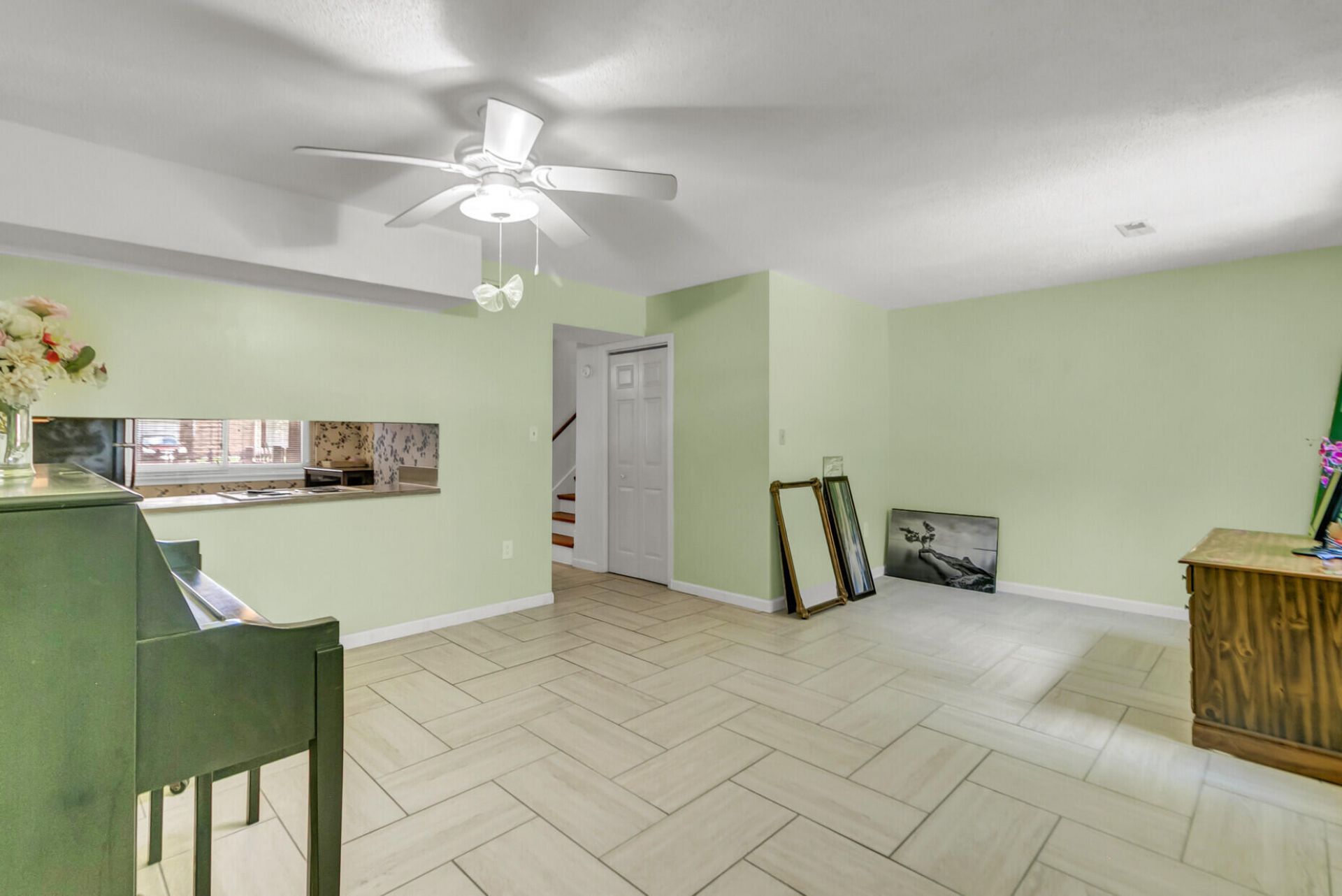 5038 Foxwood Drive Photo 8