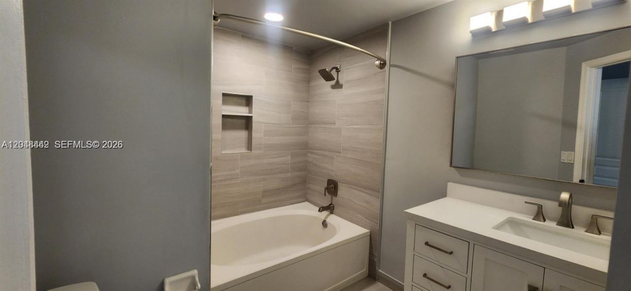 211 Mallory Ct, Unit 211+ DEN/O, Weston, FL 33326 Photo
