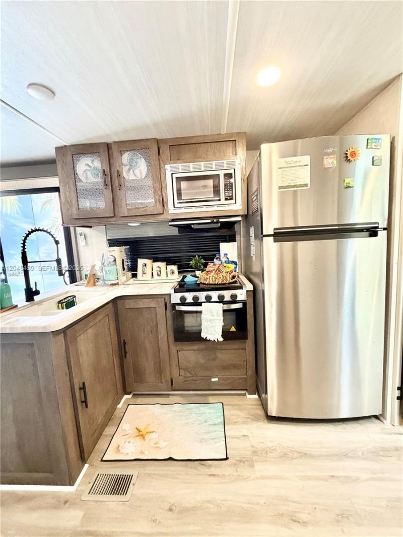 325 Calusa St , Key Largo, FL 33037 Photo