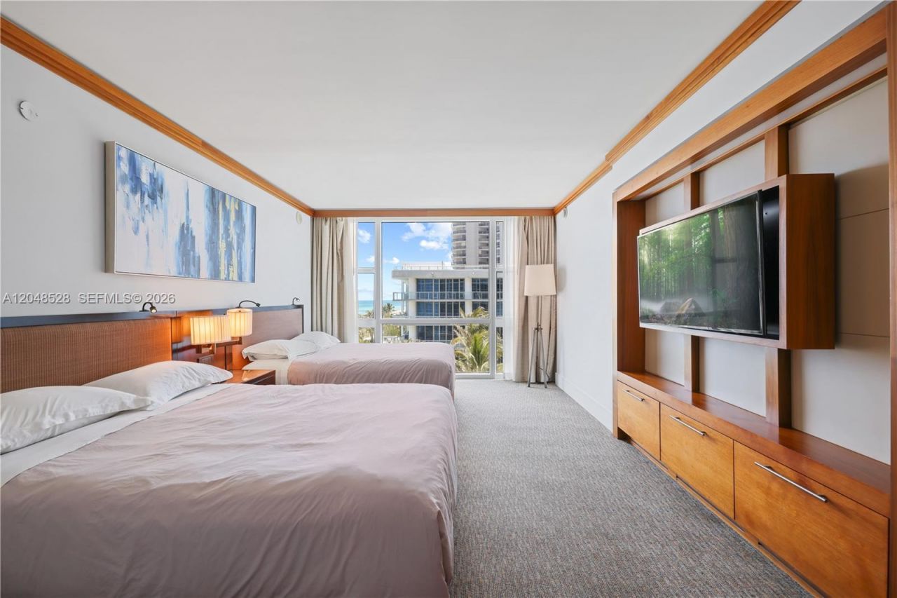 6801 Collins Ave , Unit 516, Miami Beach, FL 33141 Photo