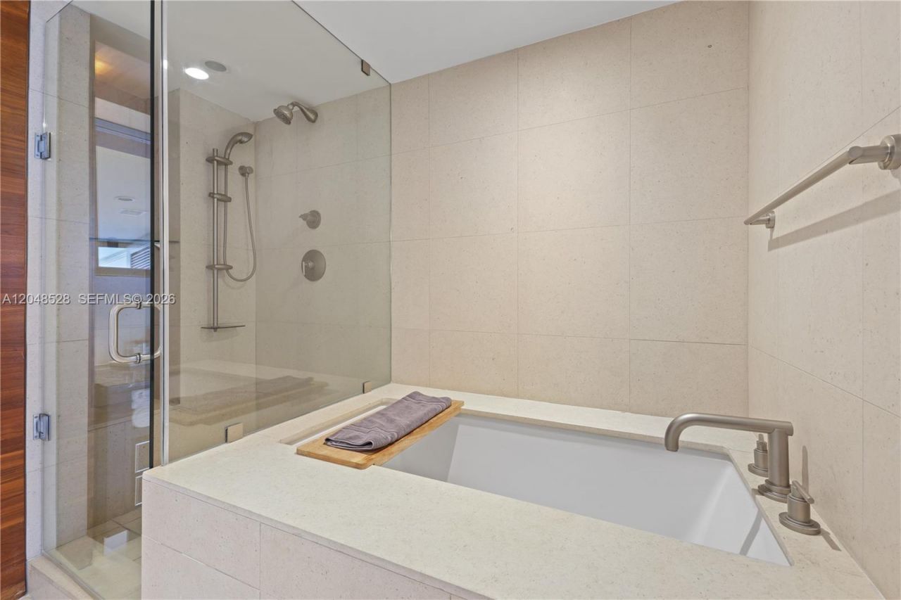 6801 Collins Ave , Unit 516, Miami Beach, FL 33141 Photo