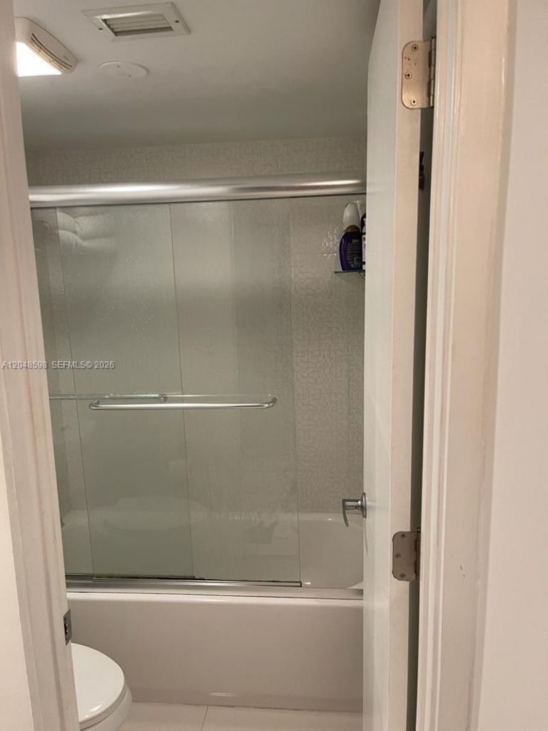 5701 Collins Ave , Unit 1411, Miami Beach, FL 33140 Photo
