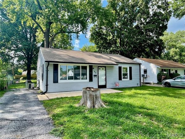 23 Mary Ann Court , Florissant, MO 63031