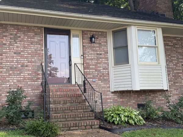 207 Hillsboro Cir, Florence, AL 35630